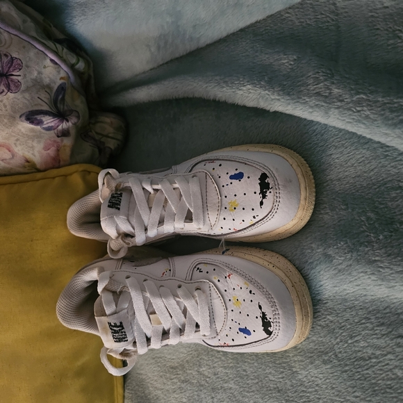 Nike Paint Splatter and White Sneakers Classic Design - Picture 2 of 7